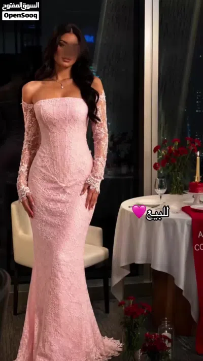فستان يجسد الفخامة والأنوثة بتفاصيل راقية صُممت لتمنحك إطلالة استثنائية لا تُنسى في كل مناسبة 4