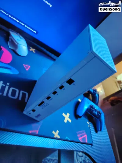 Xbox series s مستعمل مع يديتين و اشتراك قيم باس التيميت أكثر من 400 لعبه متوفره في الاشتراك 3