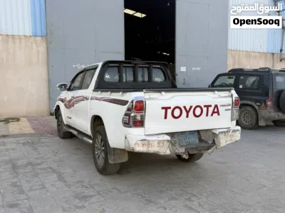 Toyota Hilux SR5 4