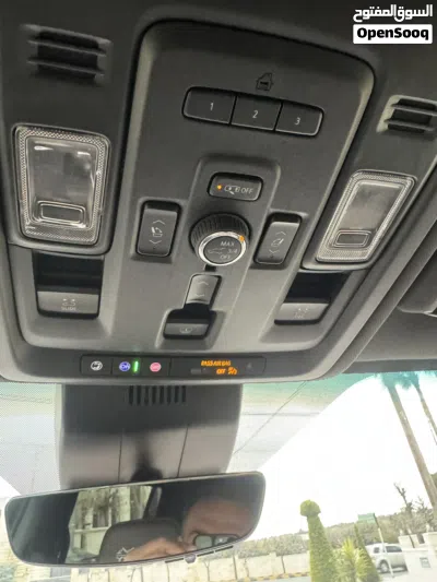 Chevrolet Suburban Premier 2
