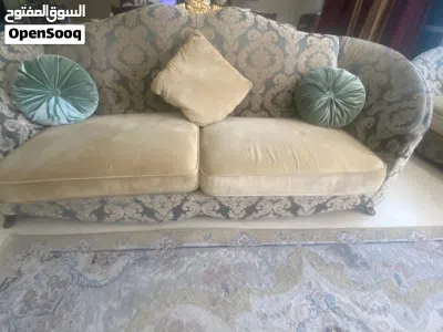 طقم كنب كلاسيكي و كرسي استرخاء 2