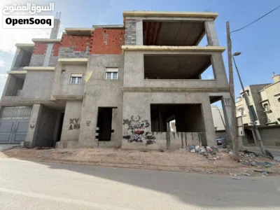 مبني إداري واجهتين مساحة الأرض 650متر ارضي وطابقين وبردرون بركيدجو مكان لمصعد من المالك عين زارة 2