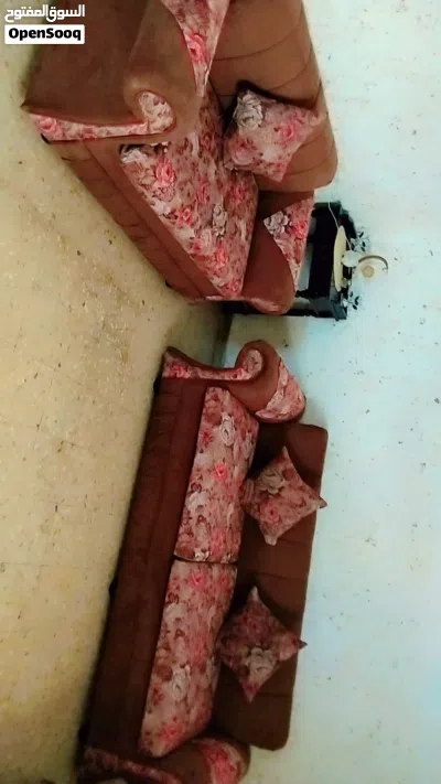 طقم كنب للبيع لون عسلي سبع مقاعد بحالة ممتازة 4