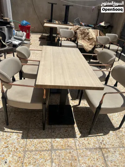 طاولات جديدة جدا وسعرها كسر 4