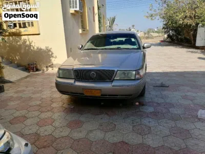 Ford Crown Victoria Base 3