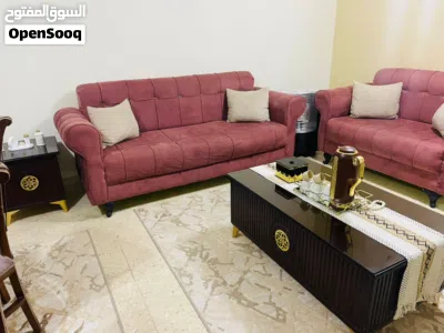 طقم كنبات لون فاخر تنجيد 100% استعمال بسيط مع طقم طربيزات فاخر لون جوزي بسبب الرحيل ممتاز جدا 2