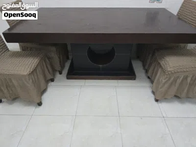 طاولة طعام مع الكراسي. Dining table with chairs. 4