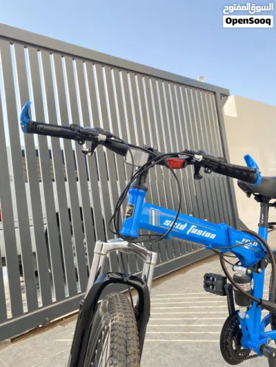 Skid Fusion 24 inch foldable mountain bike in excellent condition. With its helmet and it’s pump 2
