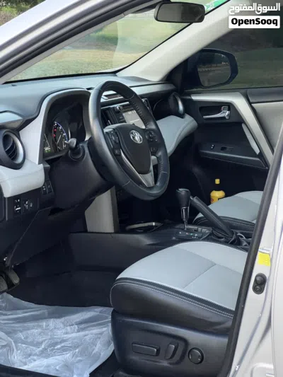 Toyota RAV 4 XLE 3