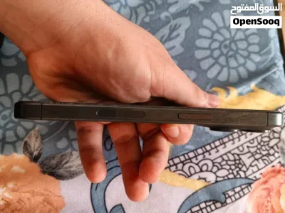 ايفون 15 برو (Esim locked) يعني ما يتصل فقط wifi بس انه ما ياخذ سيم 4