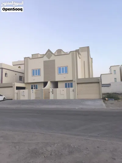 للبيع فيلا مميزة في المعبيلة الثامنة 2