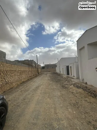 منزل ارضي للبيع او للإيجار سعر الايجار 1500 او البيع 230 عين زاره الاستراحه الحمراء مع عمولة 3