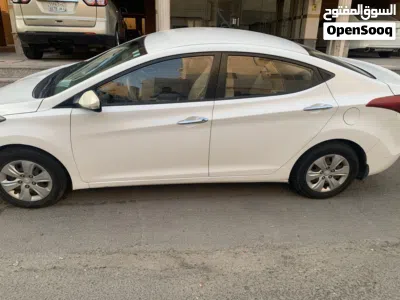Hyundai Elantra Standard 3