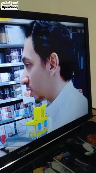 شاشه النوع شارب بحاله ممتازه 4