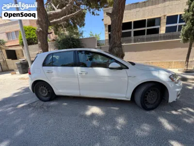 Volkswagen Golf E-Golf 3