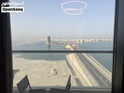 ستديو للايجار في الجفير في مبنى جديد مفروش مطل على البحر يوجد بلكونه شامل الكهرباء والماء لمت 4