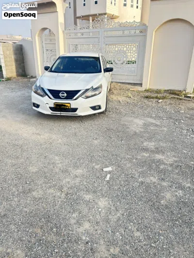 Nissan Altima SR 4