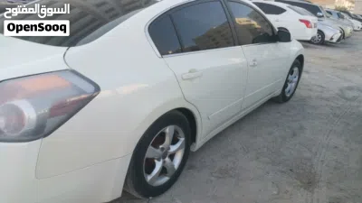 Nissan Altima Standard 2