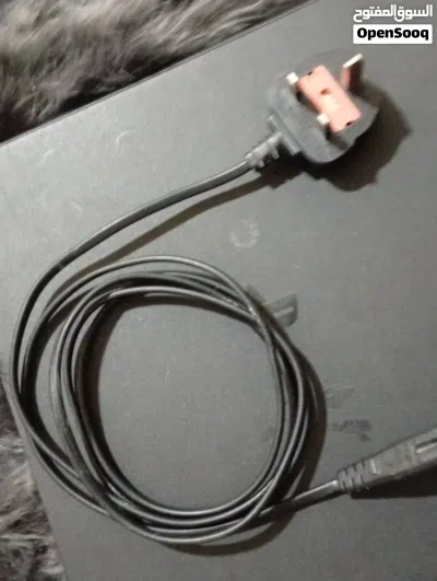 PS4 SLIM وسليم ومستعمل استعمال نظيف غير مفكوك وما خرب أو تصلح يعني حالته جيده جداً 2