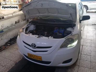 Toyota Yaris E 2