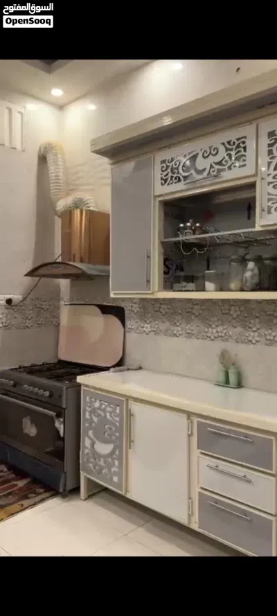 كاونتر كلش مرتب نضيف مع طباخ مع مايكرو ويف نضيفات شغالات شوف الوصف كلشي ومقطع فديو بي جميع تفاصيل 3