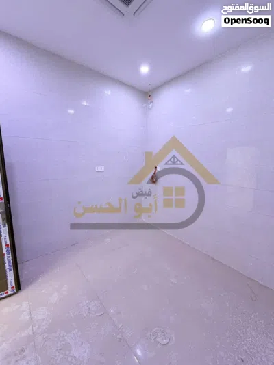 بناية تجارية حديثة مميزة للايجار في منطقة الجنينة 2