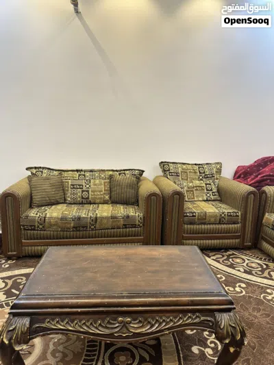 Used Sofa table and carpet For FREE 3