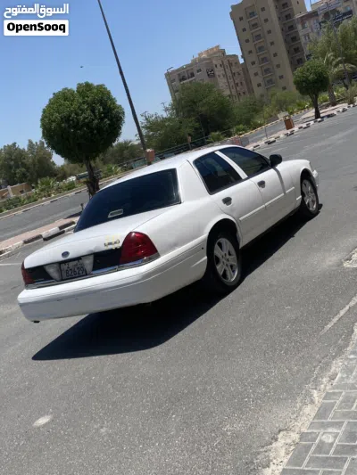 فورد كراون فكتوريا Standard 3