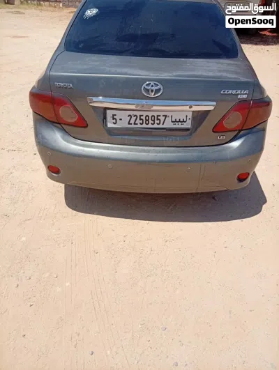 Toyota Corolla LE 2
