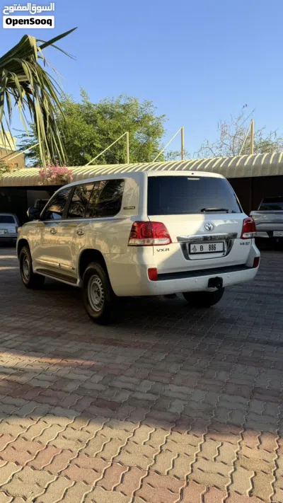 Toyota Land Cruiser VXR 4