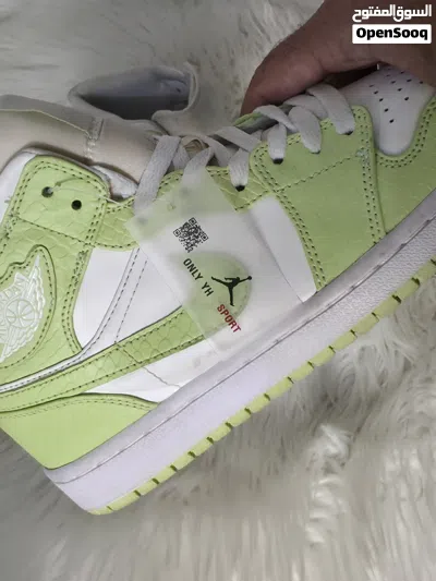 حذاء Nike Air Jordan جديد غير مستعمل بدون علبة لون مميز للبيع 2