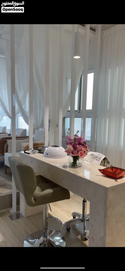 صالون فخم للبيع في شارع الموج Luxury salon for sale at the wave road 2