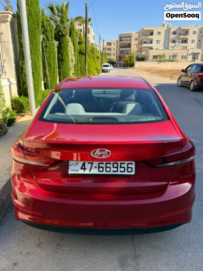 Hyundai Elantra Standard 2