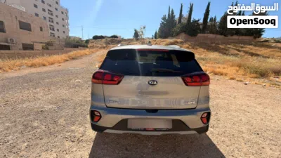 Kia Niro EX Touring 3