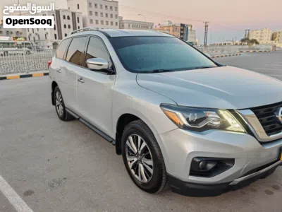 Nissan Pathfinder SV 4