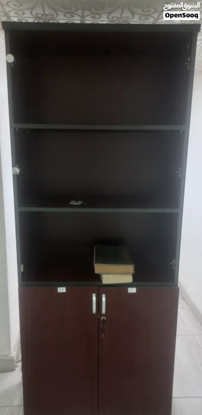 اثاث مكتب بحاله ممتاز جدا لي البيع 2