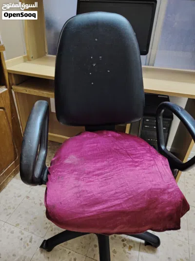 طاولة كمبيوتر وكرسي 3