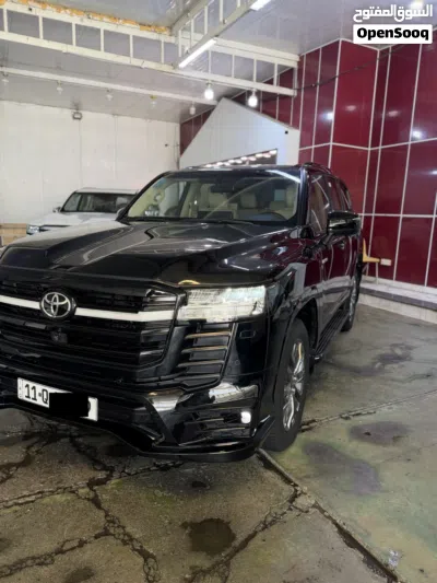 Toyota Land Cruiser GXR 2