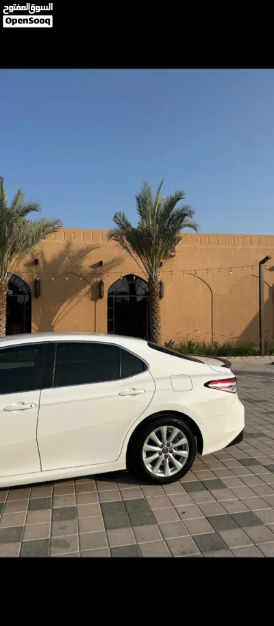 Toyota Camry LE 4