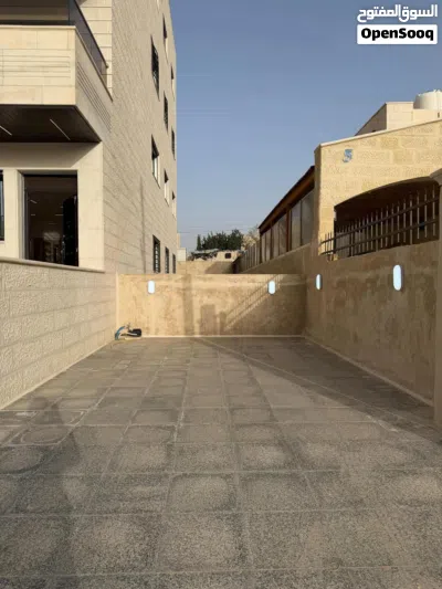 شقة للبيع طابق ارضي مع ترس وكراج سوبر ديلوكس في أجمل مناطق منطقة البنيات / قرب من مديرية الأمن العام 3