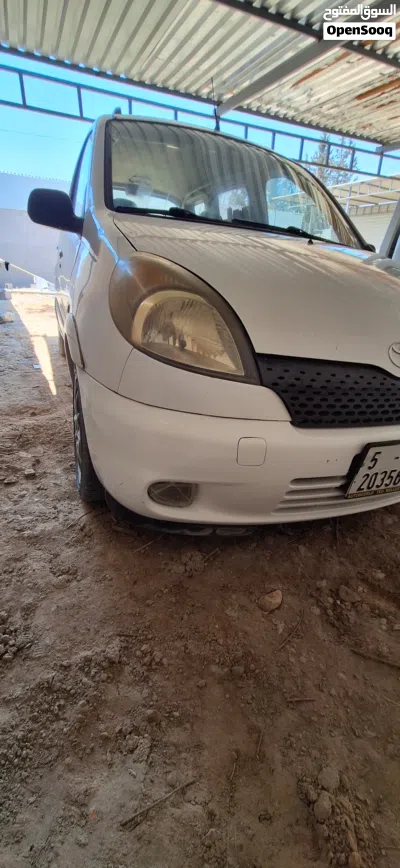 Toyota Yaris SE 2