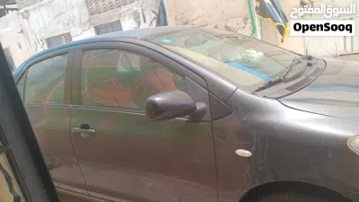 Toyota Yaris E 2