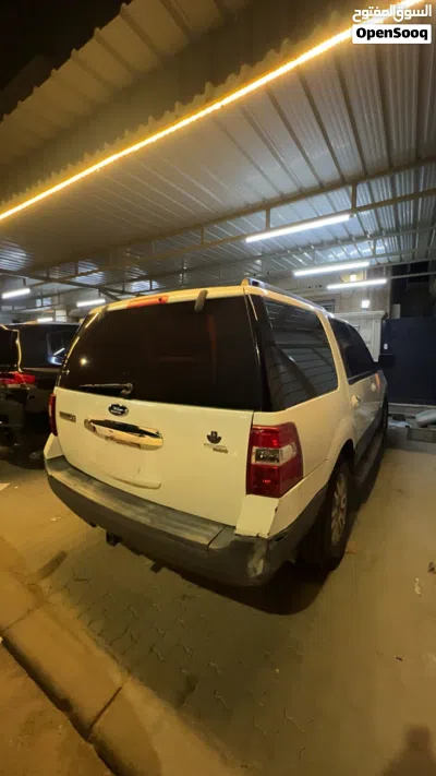 Ford Expedition Standard 3