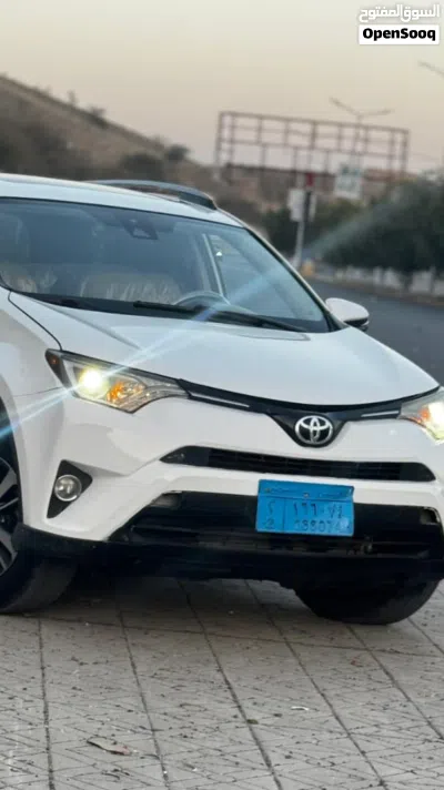 Toyota RAV 4 XLE 3