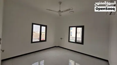 شقة للايجار مسقط الخوض بالخوض السادسة قريبة من دوار الجامعة وشارع الخوض مع سهولة الوصول إلى جميع خدم 2