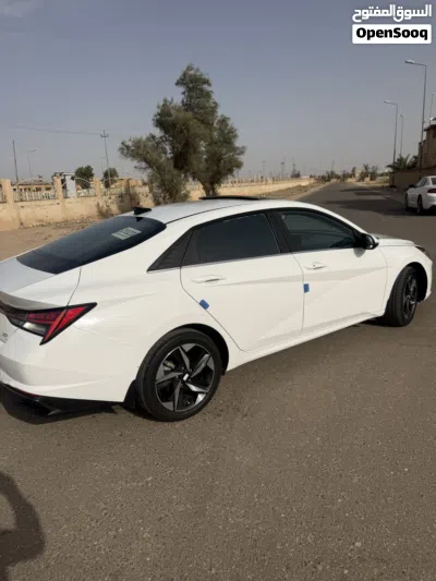 Hyundai Elantra Limited 3
