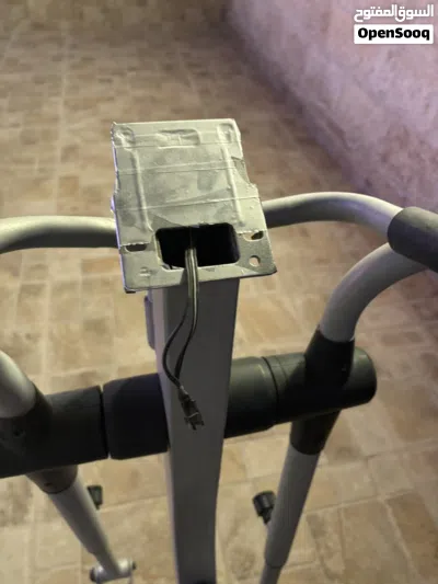 Sport top E2000 elliptical cross trainer with white framing and black handles كروس تيرنير مستعمل 4