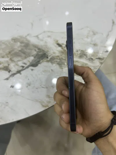 iPhone 15 pro max بحاله ممتازه البطارية:91 256جيجه مش مفتوح ولا مصلح ولا فيه اشي 3