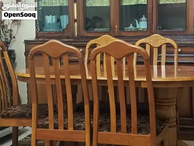 طاولة سفرة مع خمس كراسي 4