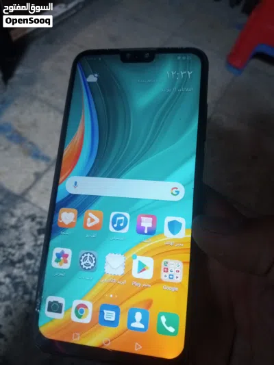 Huawei Y8s كسر خفيف طرف الشاشه صغير جدا ومش مأثر على اشي ما في داعي تغيرها 2